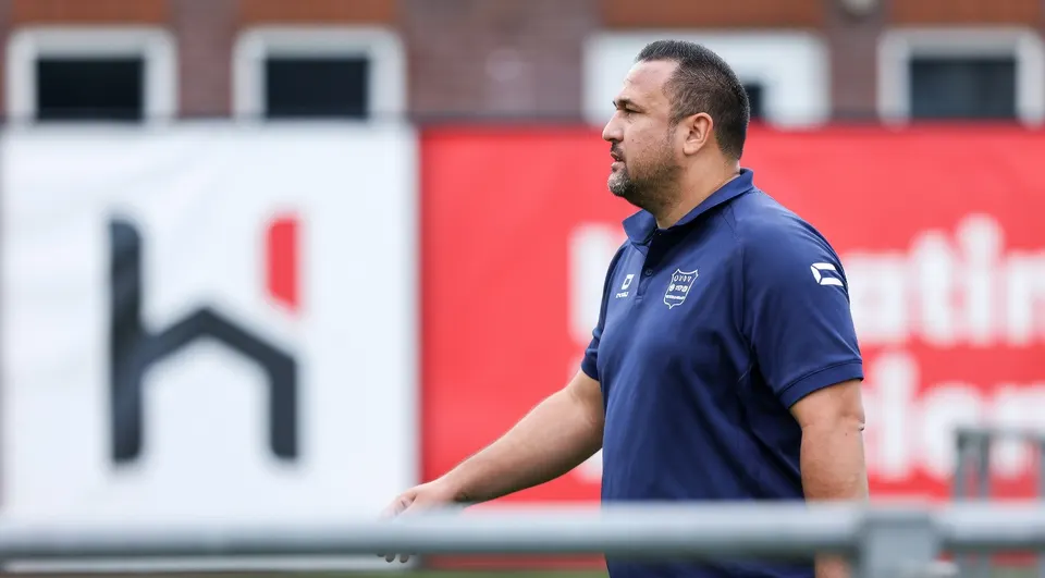 Jhon van Beukering was assistent-trainer van GVVV