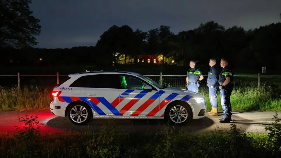 Agenten zoeken bij de Kraaijenbergse Plassen naar mogelijke schutters