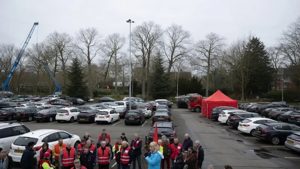 FNV-leden bijeen tijdens de presentatie van de nieuwe looneis van 5,5 procent en 80 euro extra