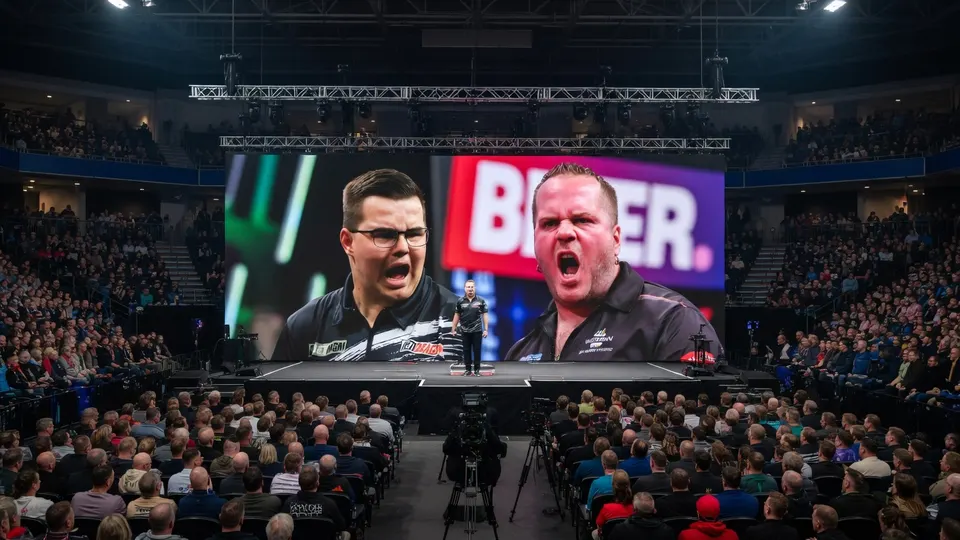 Dirk van Duijvenbode en Luke Humphries op het grote scherm tijdens de World Series of Darts Finals