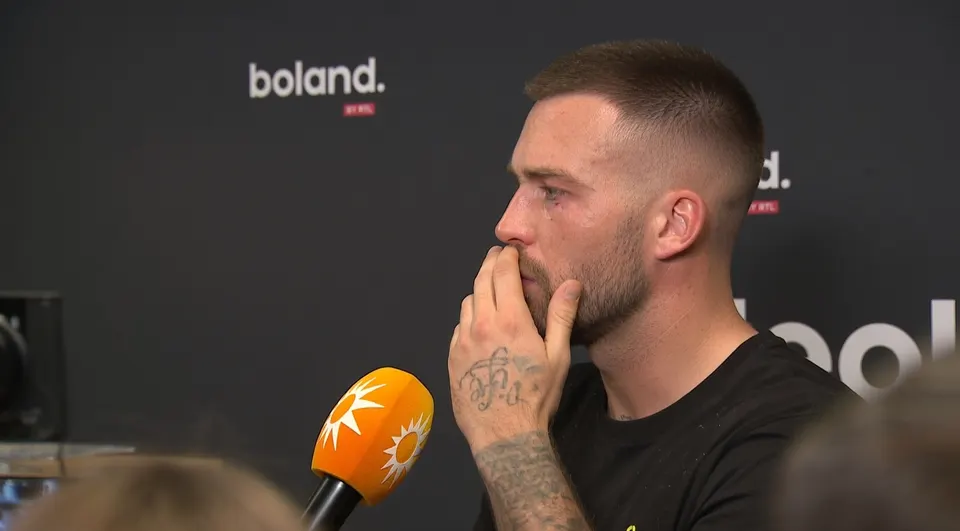 Chad Gilbert van New Found Glory tijdens een interview