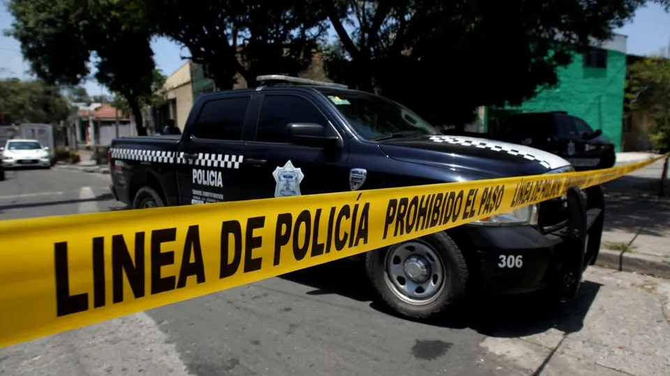 Politielint rond een politieauto in Mexico