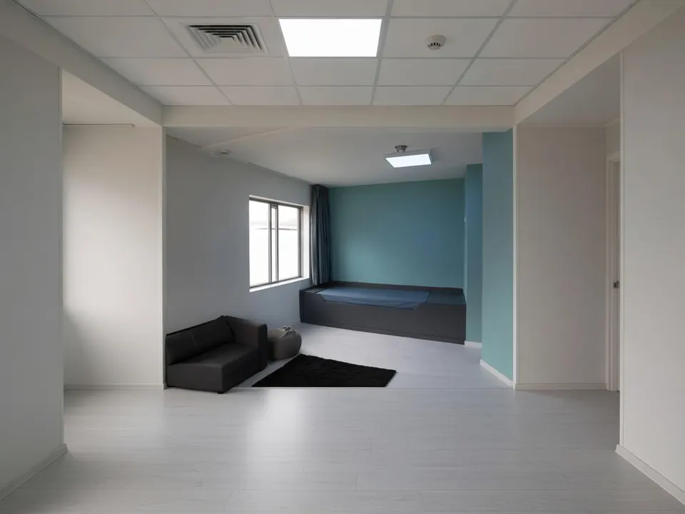 Lege kamer in een instelling voor gesloten jeugdzorg