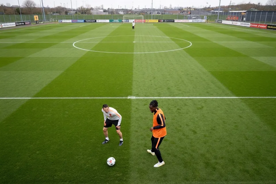 Jeremie Frimpong traint met Oranje, maar ontbreekt tegen Servië in de wedstrijdselectie