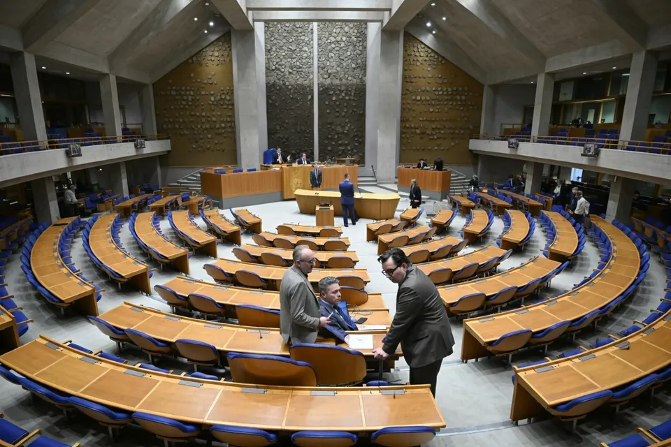 De Tweede Kamer tijdens een vergadering over de deelname van diplomaten aan een tour door Nagorno-Karabach