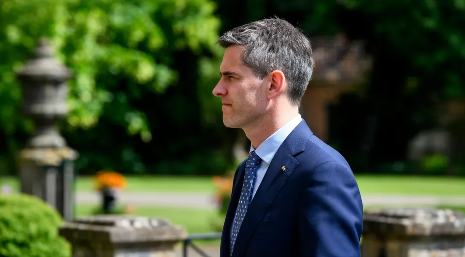 Minister van Buitenlandse Zaken Tom Berendsen bij het ministerie