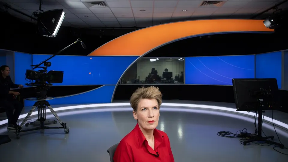 Paulien Cornelisse in een televisiestudio