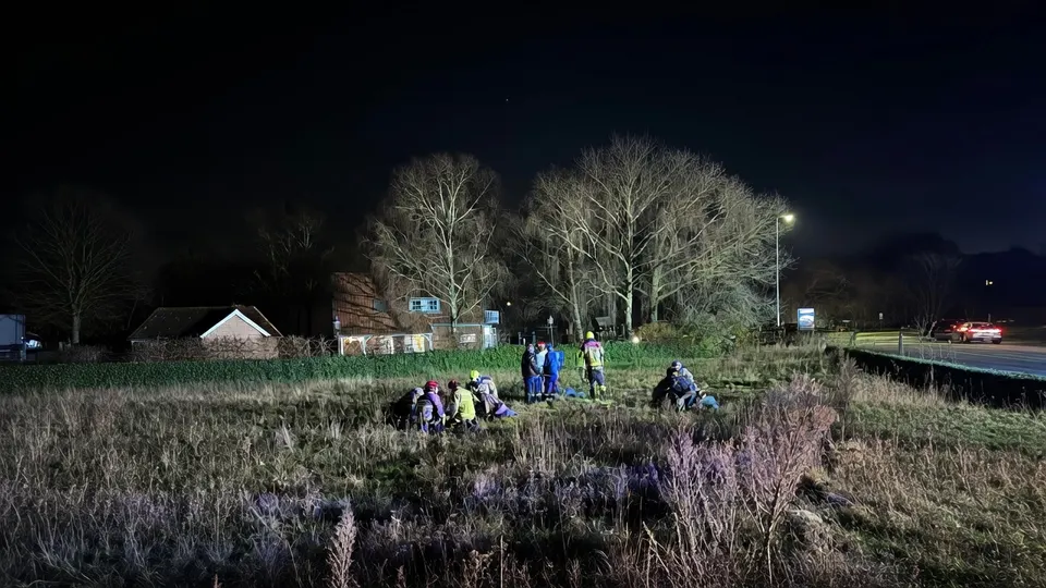 Hulpverleners bij de plek van het ongeval tijdens de lichtjesparade in Nunspeet