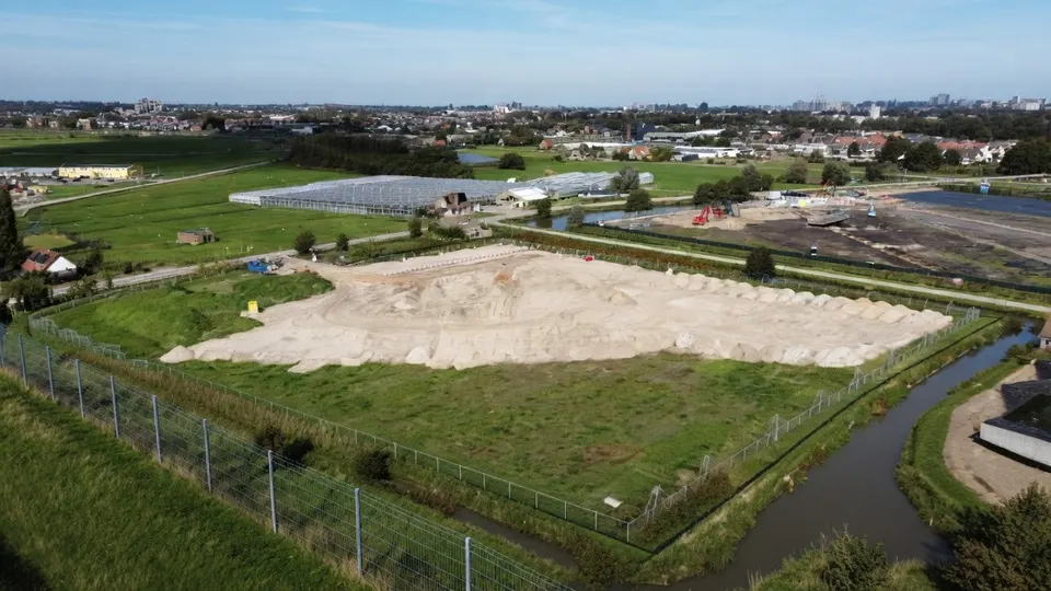 Bouwterrein aan het Valkenburgse Meer waar Eli Lilly een medicijnfabriek wil bouwen
