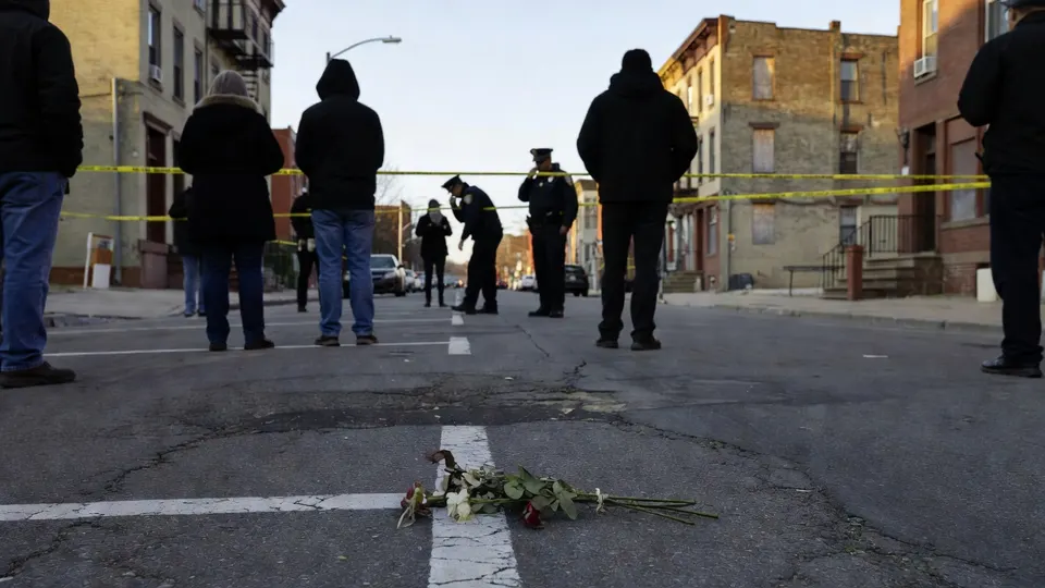 Politie onderzoekt de schietpartij waarbij een 12-jarig meisje omkwam in Baltimore