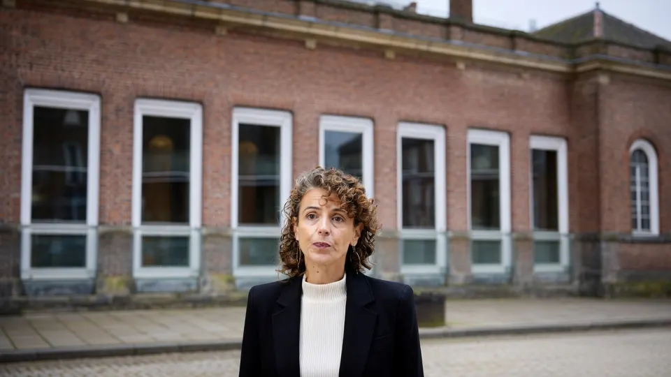 Zorgminister Hermans biedt Q-koortspatiënten excuses aan in het provinciehuis in Den Bosch