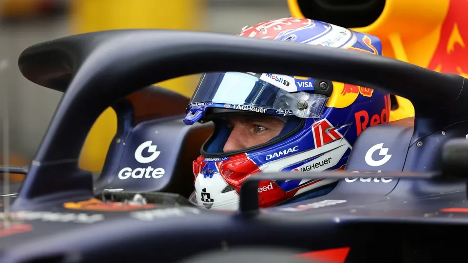 Max Verstappen tijdens de sprintkwalificatie voor de sprintrace van Singapore