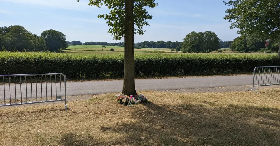 Herdenkingsplek voor Joann en Oona aan de Westkanaaldijk in Maarssenbroek