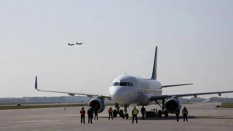 Passagiersvliegtuig van Corendon Airlines op de luchthaven van Neurenberg