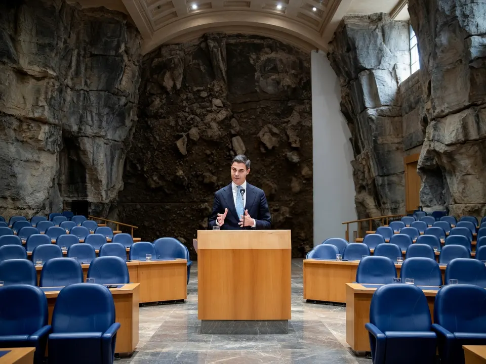 Premier Jetten spreekt in de Tweede Kamer over de dieseldeal van Trump met Rusland