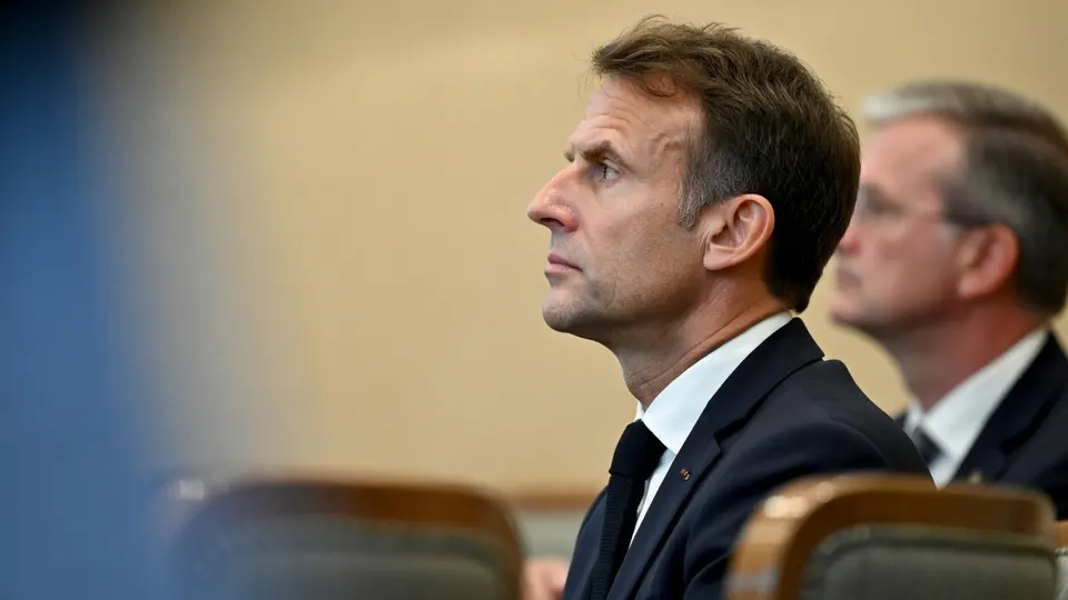 De Franse president Emmanuel Macron tijdens overleg over Europese nucleaire samenwerking