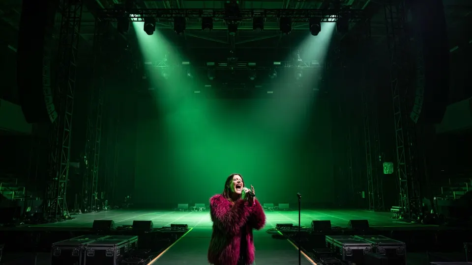 Floor Jansen treedt op tijdens een concert