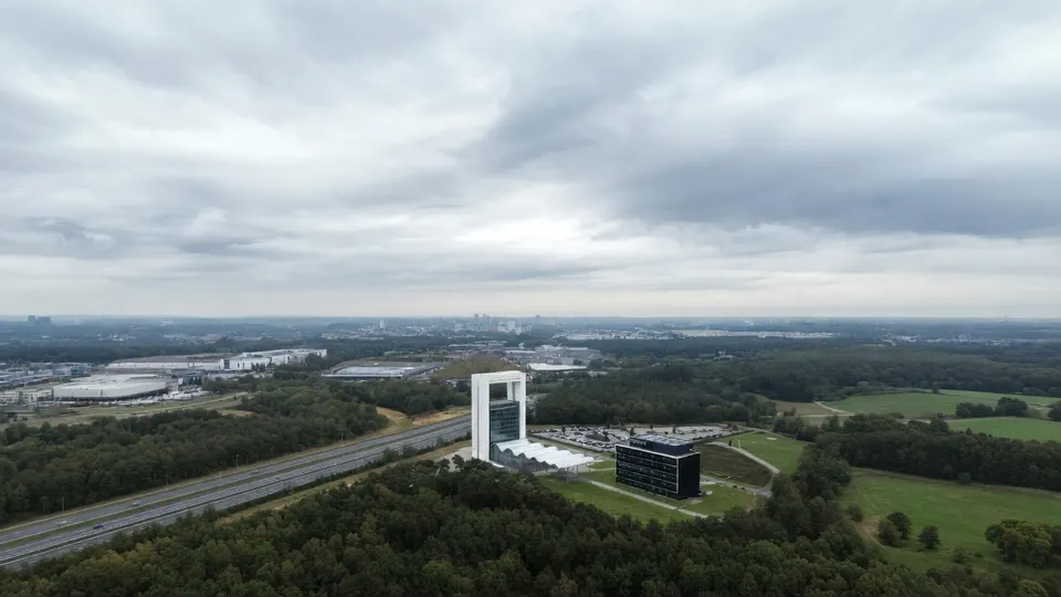 Luchtbeeld van een Brightlands-campus in Limburg