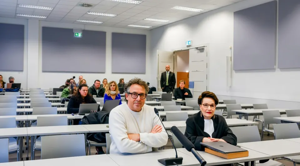 Marco Borsato en advocaat Geert-Jan Knoops in de rechtbank