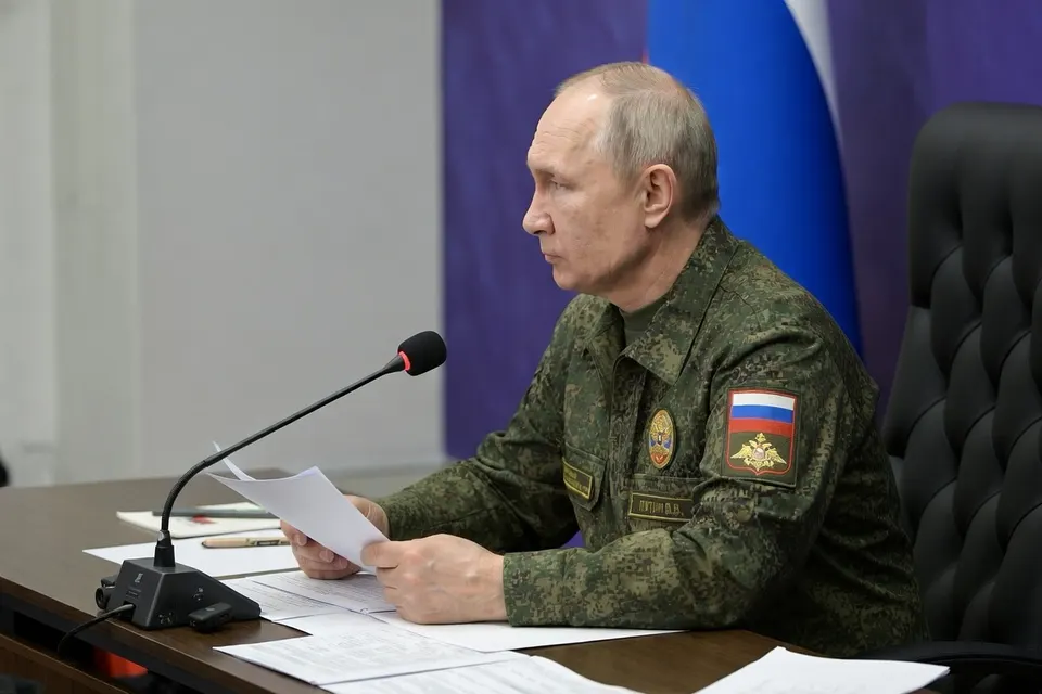 De Russische president Vladimir Poetin tijdens een overleg