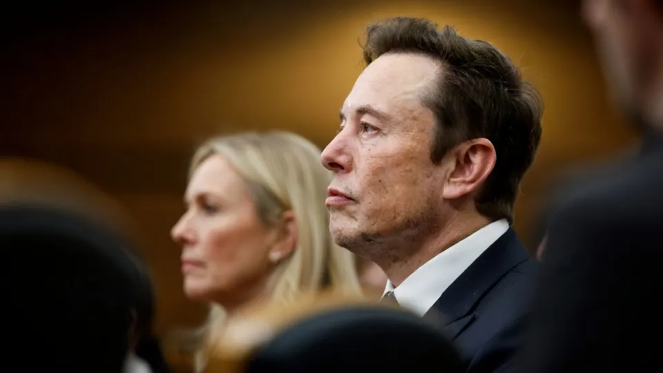 Elon Musk tijdens een hoorzitting over mogelijke beperkingen van Starlink in Oekraïne
