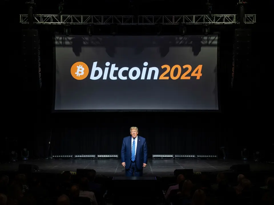 Donald Trump spreekt tijdens de conferentie Bitcoin 2024