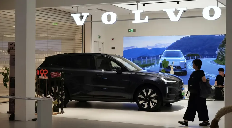 Volvo-auto in een showroom in China
