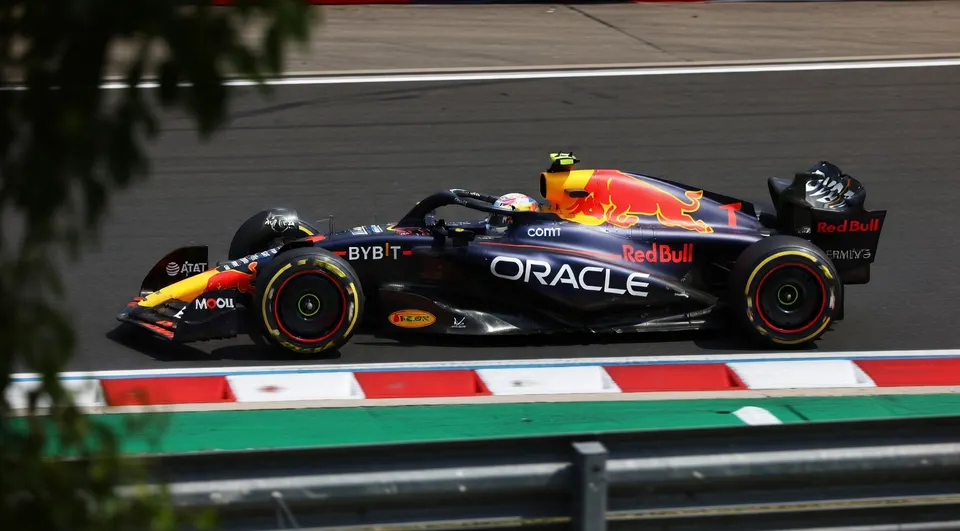 Max Verstappen tijdens de eerste vrije training voor de Grand Prix van Hongarije