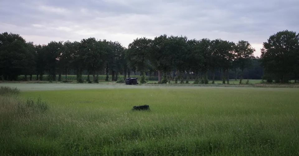De plek waar een buggy van de weg raakte en in een sloot terechtkwam