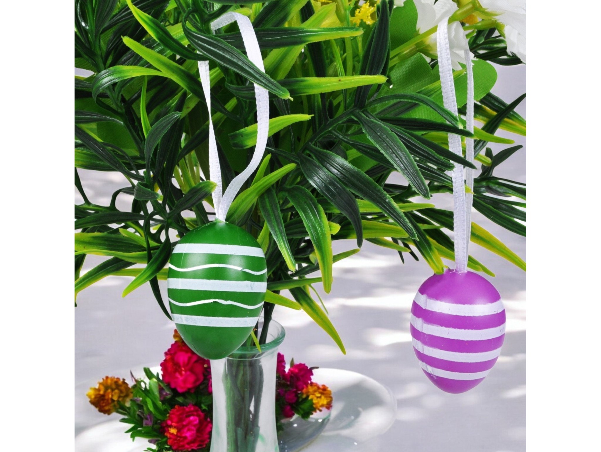 JAJKA WIELKANOCNE Z ZAWIESZKĄ 12SZT 4x3cm - kolorowe