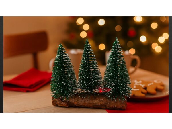 CHOINKI OPRUSZONE ŚNIEGIEM NA PNIU 4SZT 8CM