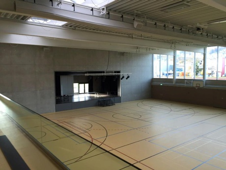 Halle mit Bühne