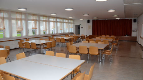 Saal mit Blickrichtung Bühne