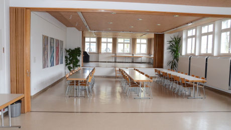 Saal unter Kirche