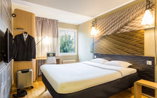 B&B Hotel Rothrist-Olten Doppelzimmer mit Doppelbett B&B Hotel Rothrist-Olten Doppelzimmer mit Doppelbett