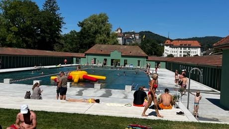 Schwimmbecken in der Badi Aarburg