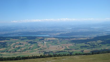 Aussicht vom Chasseral auf das Drei-Seen-Land