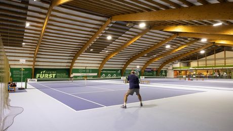 Indoor Plätze zum Tennis spielen