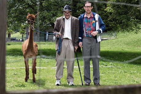 Satirischer Spaziergang mit Strohman-Kauz