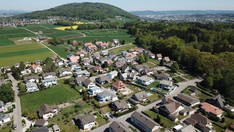 Gunzgen mit dem Born im Hintergrund