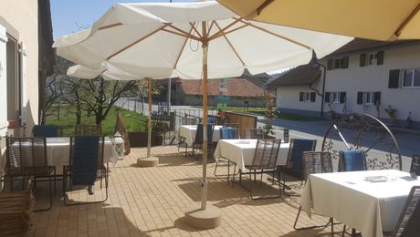 Die Terrasse des Café und Bistro Träffpunkt