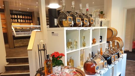 Gwundernase Geschenke, Bistro und Bäckerei