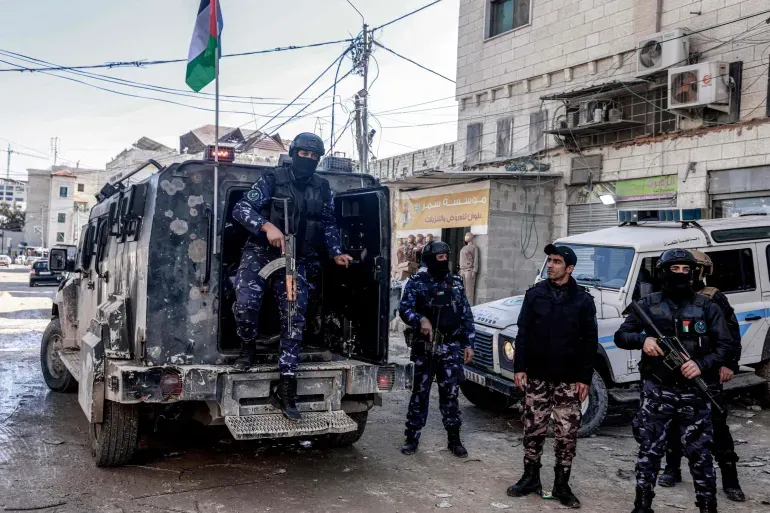 السلطة الفلسطينية تعتقل أسرى محررين وتعتدي عليهم