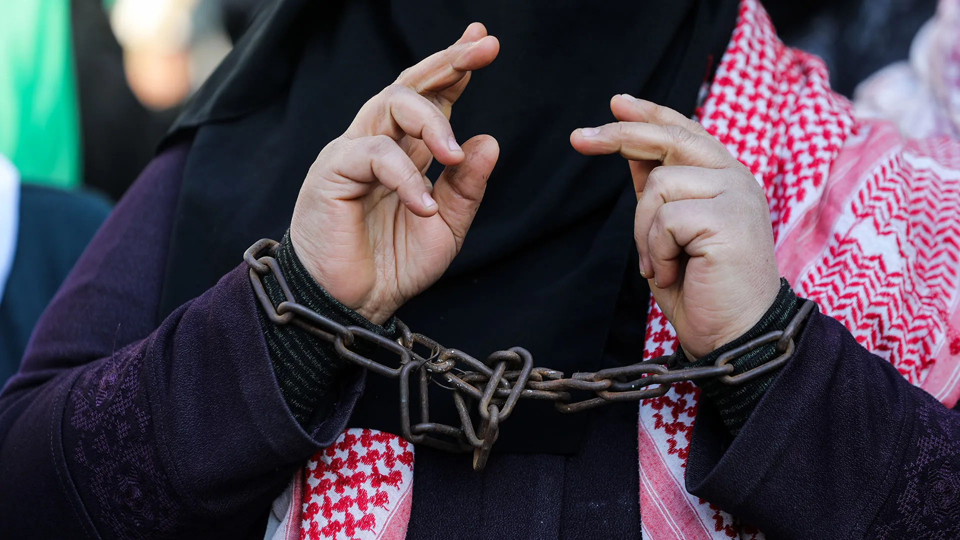 أسيرة حامل تعاني الاعتقال والحرمان في سجن "الدامون"