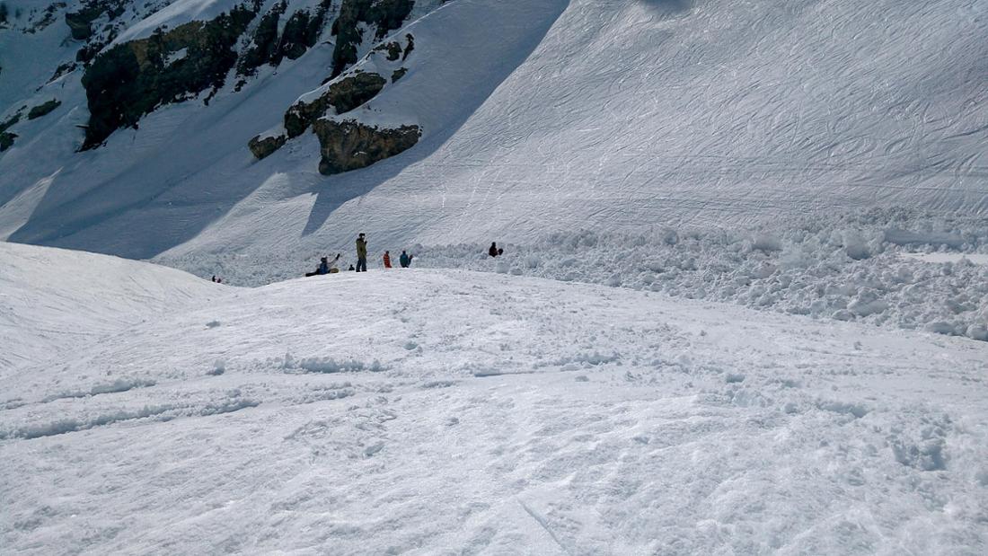 Lawinen-Drama in den USA: Zehn Vermisste, sechs Menschen harren unter Plane aus – Rettung schwierig