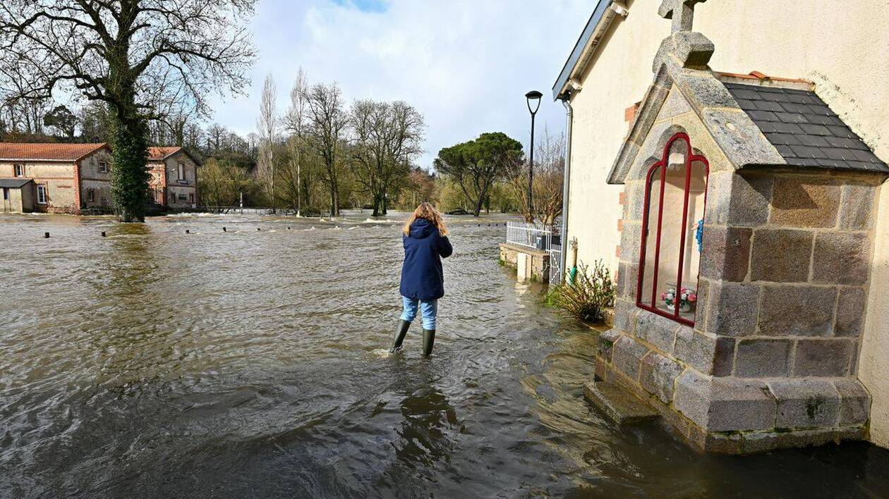 Crues: trois départements de l'Ouest en vigilance rouge, deux repassent en orange