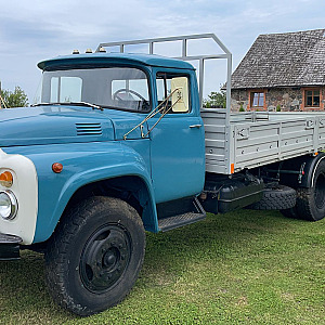 Zil-130 ar VS (Vēsturisko statusu)