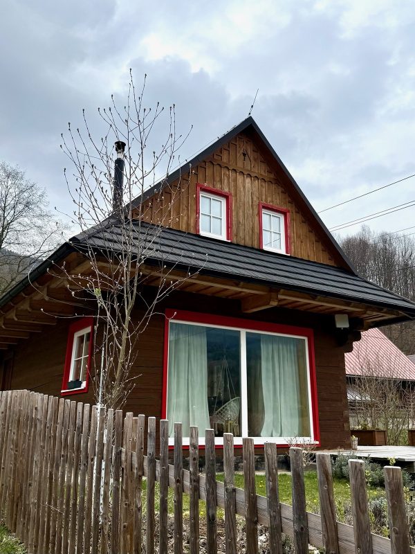 Zrub s kamenným obkladom