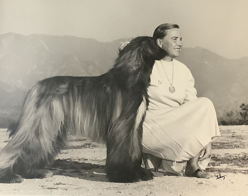 Black and whtie photo of Gini Withington with Multi BIS and SBIS Am & Mex CH Pandora Of Stormhill