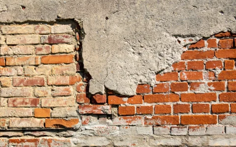 Typische Schäden und Sanierung an Mauerwerk und Fassade